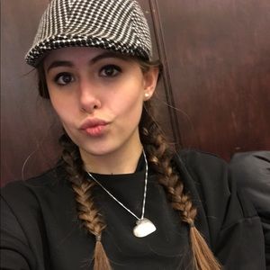 Meet your Posher, Lorraine